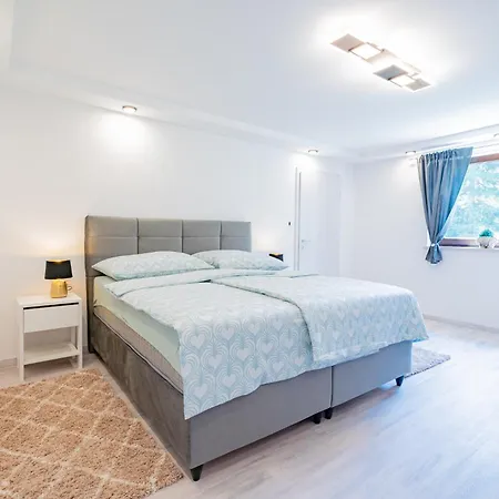 Lian Apartment *