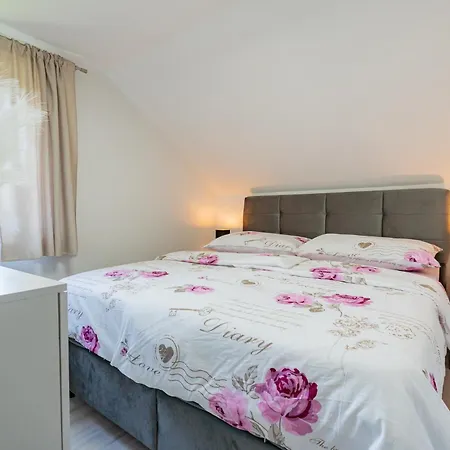 Lian Apartment *